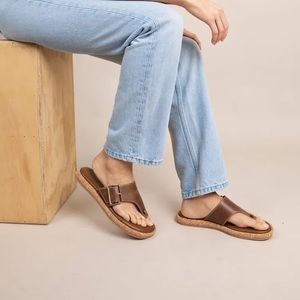 BRAND NEW. Kelsi Dagger Theory Thong Sandals